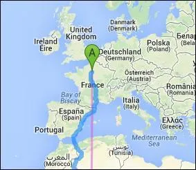 Niamey, la capitale du Niger est-elle plus ou moins loigne de Paris que Abuja, la capitale du Nigeria ?