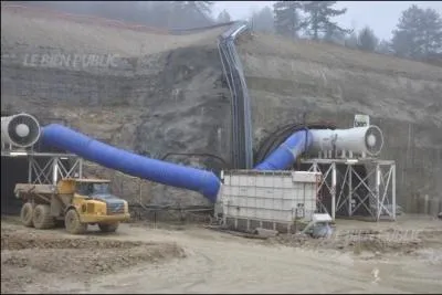 L'ingnieur dirige le percement du tunnel ; pour ----- faire, il doit oprer de nombreux forages.
