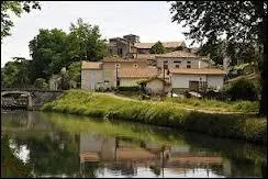 Dominant le canal latral  la Garonne et la Garonne, la ville aquitaine du Mas-d'Agenais se situe dans le dpartement ...