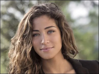 Quel est le grade de Sara Casanova, joué par Manon Azem ?