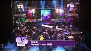 Dans la saison 1, Violetta va-t-elle participer au spectacle de fin d'anne ?