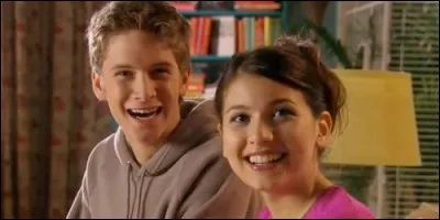 Dans "Connor, agent tr&egrave;s sp&eacute;cial", qui vient s'installer chez Connor Heath ?