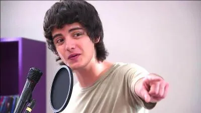 Je suis une chanson rve par Violetta et Leon  la fin de la saison 1. Quelle chanson suis-je ?