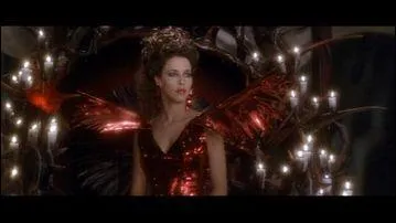 Quelle actrice italienne a prfr se tourner vers l'animation et la tl dans son pays d'origine, mais reste connue pour avoir interprt la sorcire Xayide dans  L'histoire sans fin II  ?