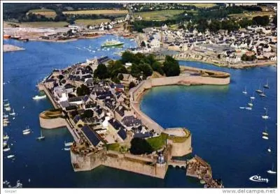 Quelle ville est connue pour sa ''ville close'' ?