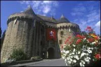 Sur le chemin du retour, se trouvait le petit village d'Hennebont. Ca m'a rappelé l'histoire du gars Pelot que nous avait chantée...