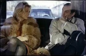 Qui partageait l'affiche avec Lino Ventura dans le film  L'aventure, c'est l'aventure  ?