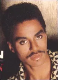 Comment s' appelait le frre jumeau de Marlon, qui est mort  la naissance ?