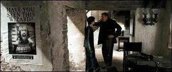 Toujours dans  Harry Potter et le Prisonnier d'Azkaban , quel sorcier conseille  Harry Potter de ne pas essayer de retrouver Sirius Black, lors d'une discussion au Chaudron Baveur ?