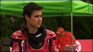 Dans la saison 2, quelle est la 2me passion de Lon ?