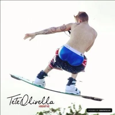 Comment s'appelle la premire tourne que Justin a faite ?