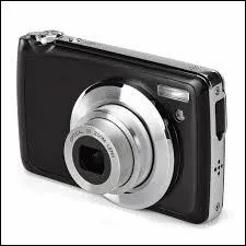 Il s'est achet un nouvel _____ photos.