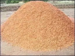 Le menuisier nous a vendu un norme tas de _______ de bois.