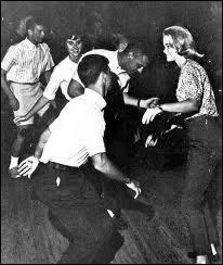  Let's Twist Again , est un succès de … sorti en 1961.