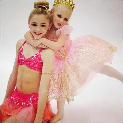 Clara est la sur de Chlo mais comment se prnomme leur pre ?