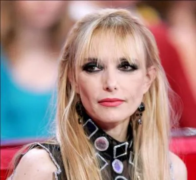 Chanteuse franaise : 'En rouge et noir' en 1986 !