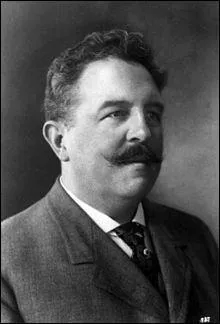 (1859-1924) Compositeur prolifique, il a produit deux opras, une cantate, 43 oprettes, musique de scne  10 pices, 31 compositions pour orchestre, neuf compositions de bande, neuf oeuvres pour violoncelle, cinq compositions de violon avec piano ou orchestre, 22 compositions de piano et de nombreuses chansons.