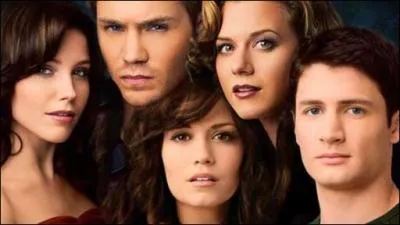 Comment s'appelle le garon qui est au-dessus ?