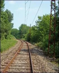 Quel est le lieu ,o le fil de contact catnaire 1500 V est le plus bas en France ?