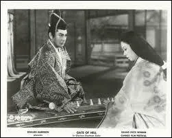 Film de Teinosuka Kinugusa (1953). Grand prix du festival de Cannes 1954. Au cours d'une rbellion, en 1159, le samoura Morito tombe amoureux la dame d'honneur Kesa, mais elle est dj marie  Waturu. Morito dcide de se dbarrasser de son rival.