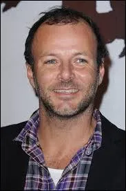 Comment s'appelle le prof d'histoire ?