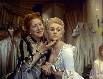 Actrice française ayant débuté au théâtre, Gabrielle Dorziat (à gauche sur l'image) joua dans de nombreux films dont "Madame du Barry" de Christian- Jaque, sorti en 1954. Qui tenait le rôle titre de ce film ?