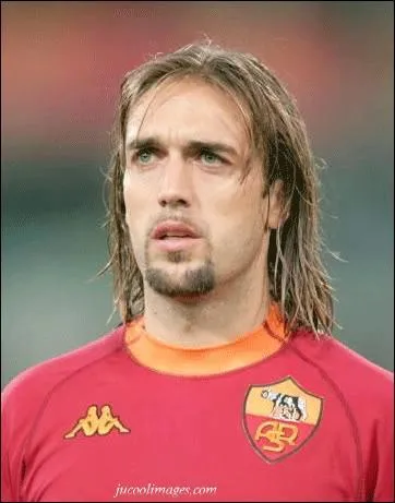 Quelle est la nationalité de Gabriel Batistuta, surnommé Batigol, l'un des meilleurs buteurs des années 1990 ?