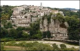 Je vous emmne  la dcouverte du village Ardchois de Balazuc. Class parmi les Plus Beaux Villages de France, il se situe en rgion ...