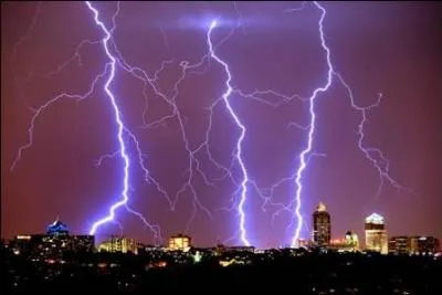 Quelle est la temprature d'un impact de foudre ?