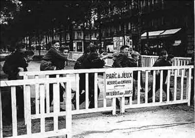 Le 15 juillet, une dcision est prise prouvant une fois de plus l'alliance de fait de L'Etat de Vichy avec l'Allemagne nazie. Quelle est cette dcision ?