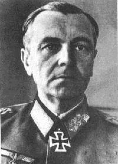 Le 30 janvier 1943, alors que les combats touchaient  leur fin, Hitler prit la dcision de promouvoir le gnral Von Paulus au rang de  feldmarshall  (marchal). Qu'attendait-il de lui lorsqu'il lui offrit cette promotion pour le moins inattendue ?