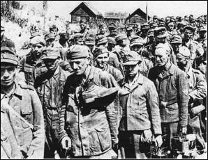 Alors que les prisonniers allemands mouraient tout au long de ce qu'on appellera plus tard  les marches de la mort , qu'arrivait-il aux prisonniers sovitiques qui taient dlivrs par leurs camarades ?