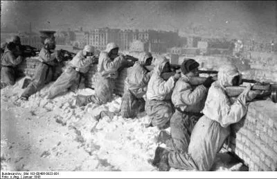 Le 19 novembre 1942, l'arme sovitique organise une contre-offensive visant  encercler ce qui reste de l'arme allemande dans Stalingrad. Quel tait le nom de cette opration ?