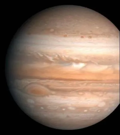 Combien pourrait-on mettre de plantes comme la Terre dans la tache rouge de Jupiter ?