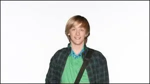 Comment s'appelle le 2me fils de la famille ?