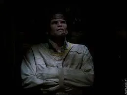 Quel est le vampire enferm avec Buffy dans l'pisode  Sans dfense  ?