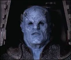 Pourquoi le Juge tue-t-il l'un des sbires de Spike et Drusilla ?