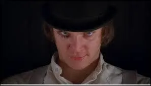 Quel film de Stanley Kubrick, d'aprs un livre d'Anthony Burgess, a t longtemps prsent coup  cause de sa violence ?