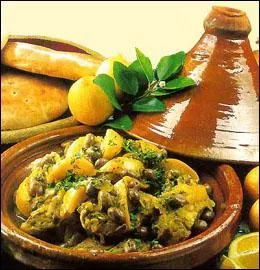 Comment s'appelle ce merveilleux plat du Maghreb, trs complet et color, qu'on prpare dans un joli plat en terre avec une  chemine  ?