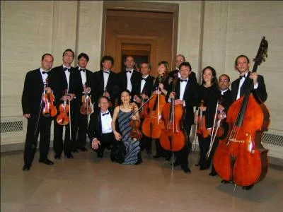 Aprs bien des utilisations, elle rentre enfin  l'orchestre, au milieu du XVIIme. Que fait-elle ?