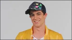 Comment s'appelle la chanson que chantent Ludmila et Maxi ?