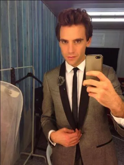 Combien Mika mesure-t-il ?