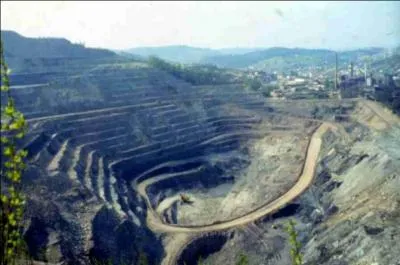 O se situe la mine de la Dcouverte, mine  ciel ouvert exploite pour son charbon ?