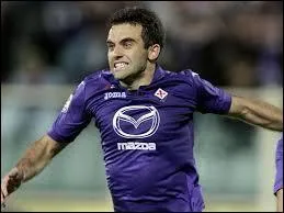 Et voici l'Amricano-Italien Giuseppe Rossi, joueur de la Fiorentina. Meilleur buteur de la Viola cette saison, il a galement marqu dans d'autres clubs comme :