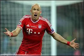 Passons en Allemagne avec bien videmment le Bayern Munich avec un des joueurs exceptionnels  l'image d'Arjen Robben. Mais avant de proposer ses services au club bavarois, Robben a illumin le jeu de(u) :