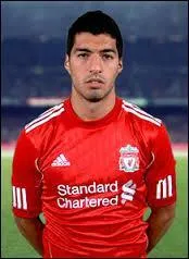 Luis Suarez reprsente bien videmment Liverpool ! Il est actuellement le meilleur buteur europen en championnat, et quand il ne marque pas, l'Uruguayen fait aussi des passes dcisives ! Mais avant les Reds, qui a-t-il connu ?