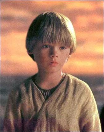 Quelle est la couleur du sabre laser d'Anakin dans le premier pisode ?