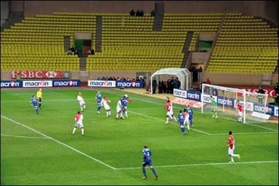 L'anne dernire, en terme d'affluence, l'audience moyenne d'un match sur le Rocher en Ligue 2 tait de :