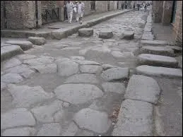 En quelle anne ont commenc les fouilles archologiques des deux villes ?