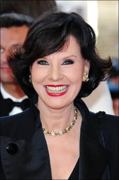 Prsentatrice de tlvision franaise !